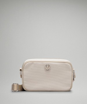 Lululemon Crossbody Camera Bag 2L Crossbody Väska Bag Vita | SE_LuLu21670